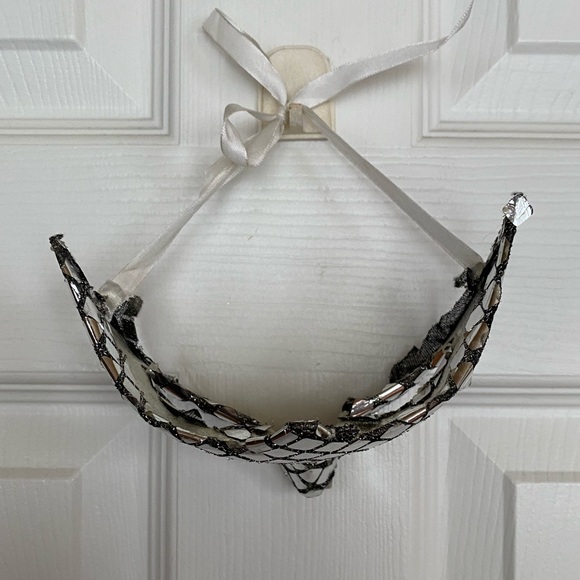 Silver Mosaic Style Bling Eye Mask w/White Ribbon Tie Decor - Picture 10 of 12